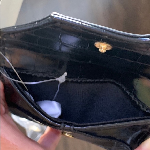 Francesca’s collections Mandy Croc Embossed Envelope Key Ring in black color - Picture 9 of 12